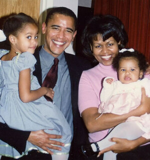 Мишель Обама и Барак Обама с детьми