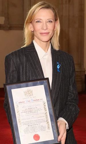 Кейт Бланшетт наградили титулом за вклад в искусство и гуманитарную деятельность