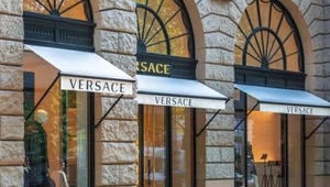 Prada Group завершила сделку по покупке Versace