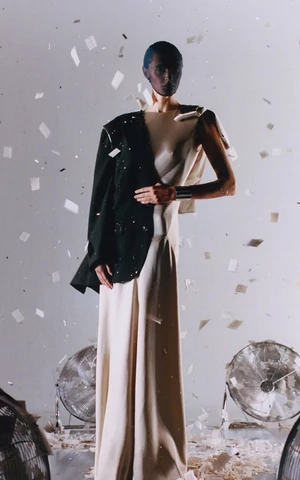 Праздник к нам приходит — а вместе с ним и новогодние кампейны. Выбрали самые интересные 