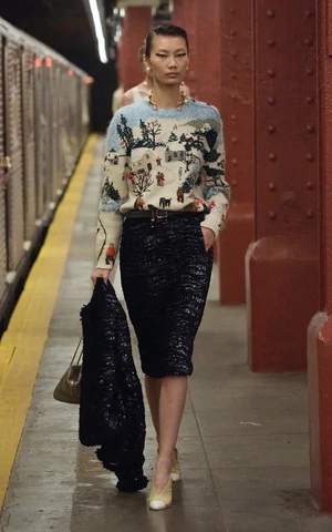 Куда едет и кого везет поезд Chanel? Отвечает машинист Матье Блази