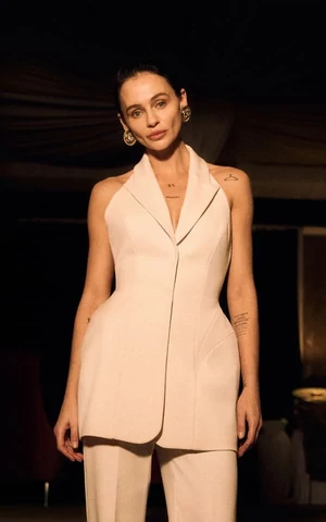 «Просто материальный капитал мне не интересен». Основательница Yuliawave — о переходе из моды в коучинг