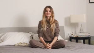 Тряпка для сна, снимок Патрика Демаршелье и приглашение на показ. Прикроватный столик Кати Мухиной