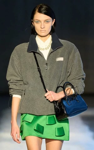 До, во время и после Нового года. Надевайте флиски — их обожают Флоренс Пью, Анастасия Миронова и Мартин Роуз