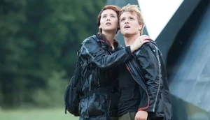 Дженнифер Лоуренс и Джош Хатчерсон вернутся к ролям Китнисс и Пита в приквеле «Голодных игр»