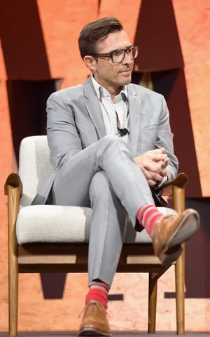 Бренд Lululemon объявил об уходе генерального директора Кэлвина Макдональда