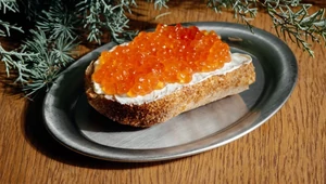 От тазика оливье до сладкой «Докторской». Где в Москве пробовать новогодние меню 