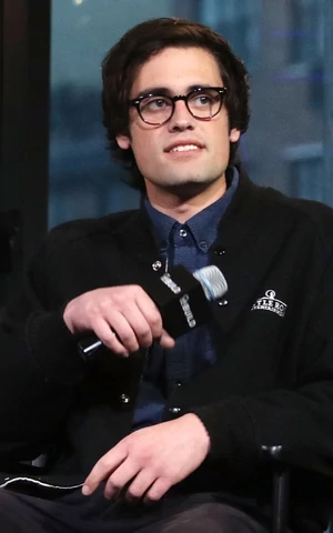 Сыну режиссера Роба Райнера официально предъявлены обвинения в убийстве