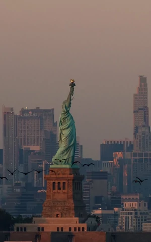 Американские власти приостанавливают программу розыгрыша грин-карт