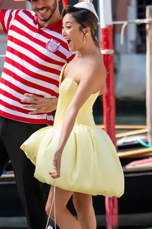 Эмили в Париже