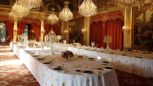 Сотрудника Елисейского дворца обвиняют в краже столовых приборов на 40 тысяч евро