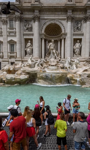 Посещение фонтана Треви в Риме станет платным для туристов