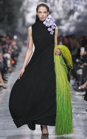 «Женщина Кристиана Диора хотела нравиться другим. Женщина Джонатана Андерсона может подумать о себе» 