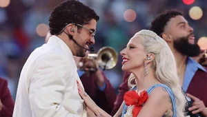 Bad Bunny выступил на «Супербоуле» — в Zara и с Леди Гагой