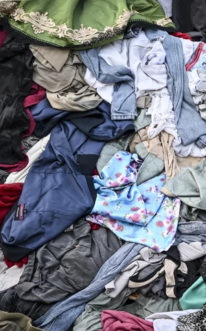 Евросоюз вводит запрет на утилизацию непроданной одежды и обуви