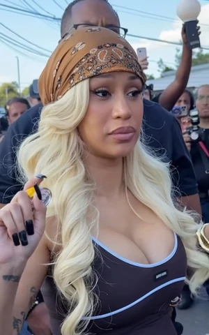 Cardi B запускает свой бренд по уходу за волосами