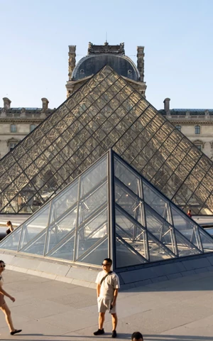 В Лувре раскрыли крупную схему мошенничества с билетами на €10 млн