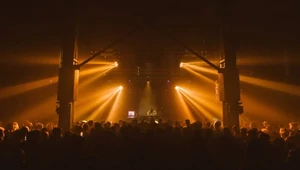 Техно-театр на ткацкой фабрике: каким получился клуб К-30 от команды Roots United