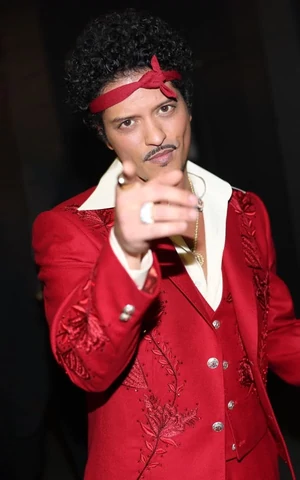 Феномен червонца: почему всем нравится Бруно Марс, который выпустил новый альбом The Romantic