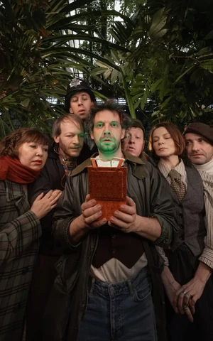 «Уцепиться за сколько-нибудь внятную причину, которая привела мир к нынешней точке»‎. Театр в марте