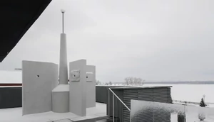 На крыше галереи «Виктория» открылась новая инсталляция художника Игоря Самолета