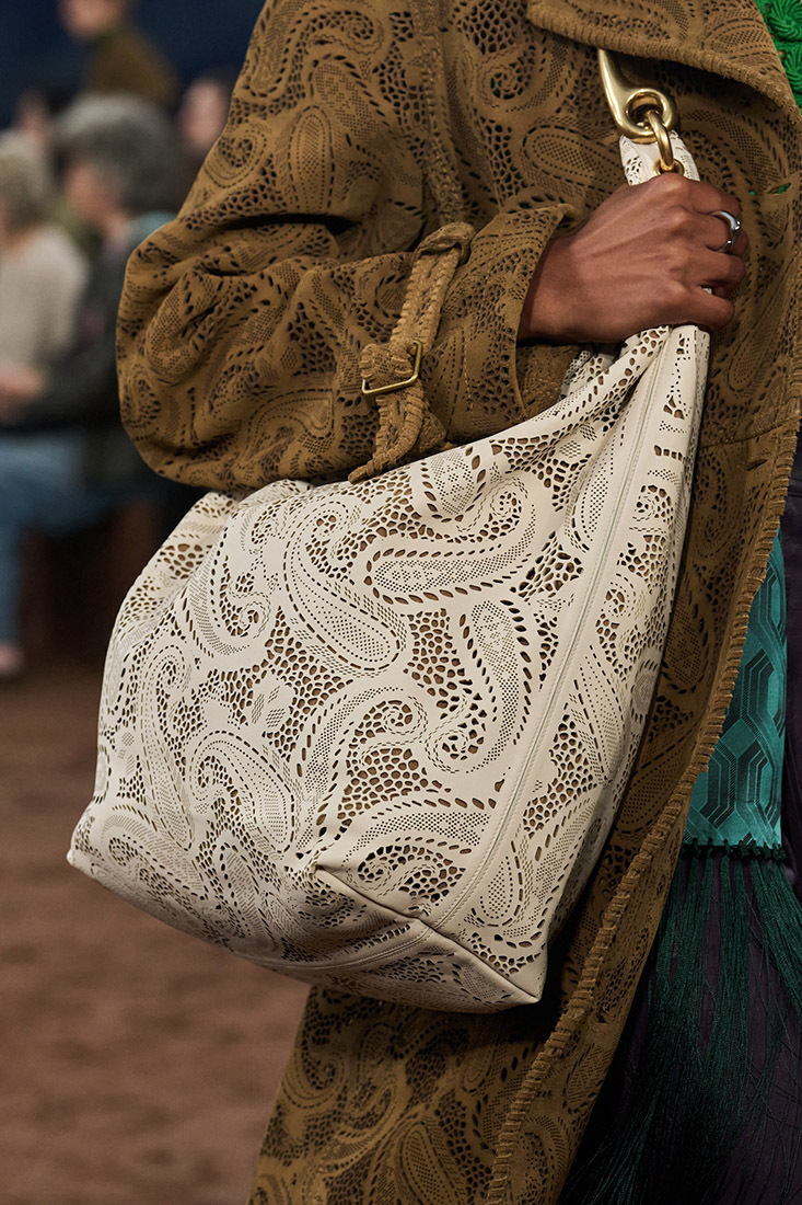 Burberry%20%u0432%u0435%u0441%u043D%u0430-%u043B%u0435%u0442%u043E%202026