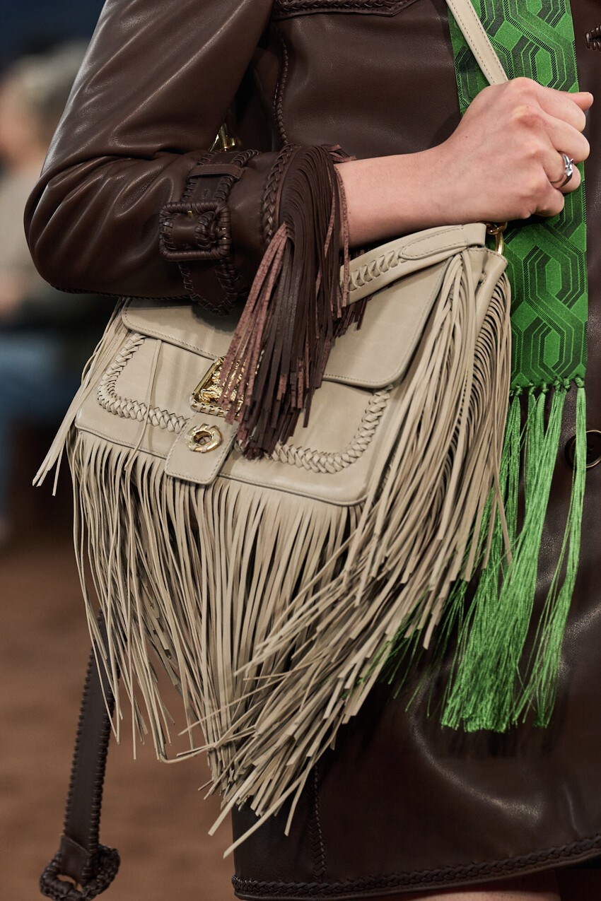 Burberry%20%u0432%u0435%u0441%u043D%u0430-%u043B%u0435%u0442%u043E%202026