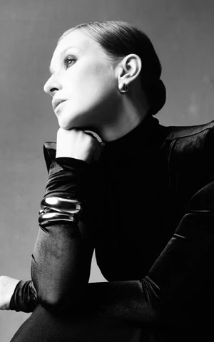 «Ярость помогала мне отбросить шелуху»: Вера Богданова — об автофикшне, онкологии и даче