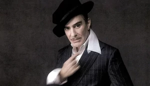 Джон Гальяно станет автором сезонных коллекций для Zara