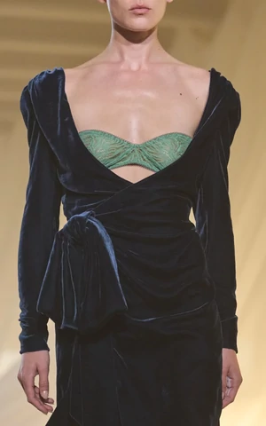 Бра напоказ — большой тренд 2026: причем здесь Матье Блази и Анастасия Миронова 