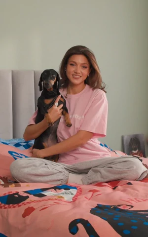 Таксы, Nintendo Switch и «запах бабки». Прикроватный столик Оли Парфенюк