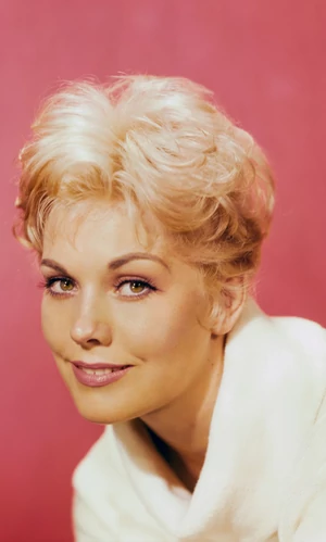 Ким Новак раскритиковала выбор Сидни Суини на главную роль в байопике Scandalous!