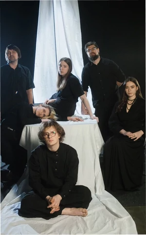 Группа «Бонд с кнопкой» выпустила мини-альбом и концертный фильм