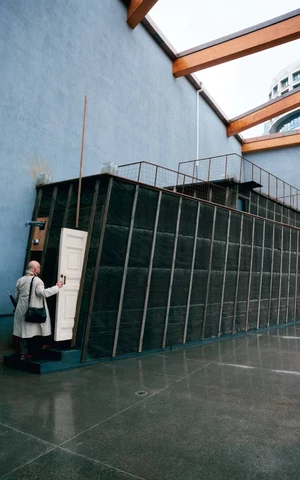 «ЗИЛАРТ» открывает инсталляцию «Приют невинных» Александра Бродского