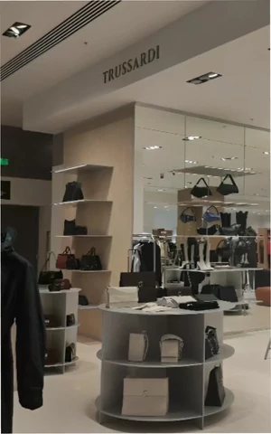 Итальянский бренд Trussardi остается в России