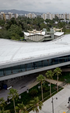 Круизное шоу Dior пройдет на территории Музея искусств округа Лос-Анджелес