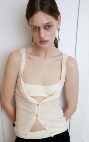 Ювелирный бренд Omut выпустил коллекцию украшений в сегменте middle+