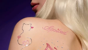 Переводные татуировки, наклейки-стразы, бумажные колье. Как впасть в детство и попасть в тренд 