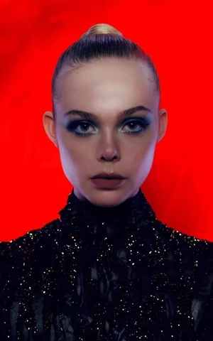 Неоновая ценность: что нужно знать об Эль Фаннинг — номинантке на «Оскар» и звезде нового сериала про вебкам