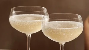 На смену безалкогольному вину пришел игристый чай. Что это за напиток и где его пробовать?