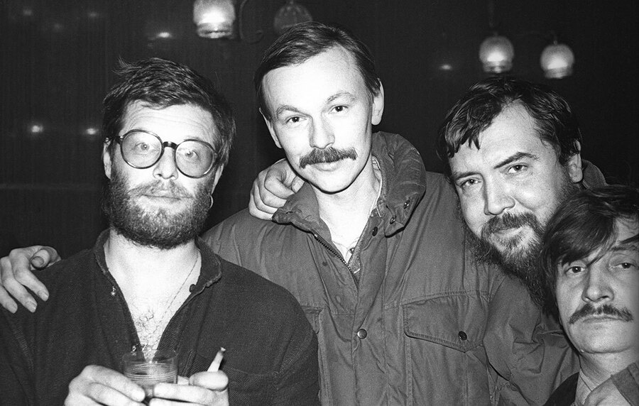 Борис Гребенщиков и «Митьки» Владимир Шинкарев, Дмитрий Шагин, Виктор Тихомиров, 1989  Фото: Наталья Васильева-Халл/Legion-Media