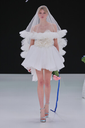 Badgley Mischka весна-лето 2025