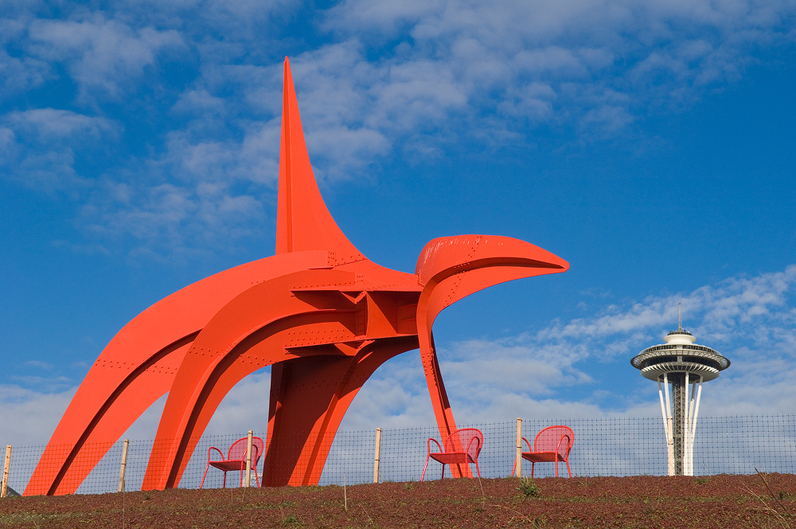 Скульптура Александра Колдера «Орел» в Олимпийском парке скульптур Художественного музея Сиэтла