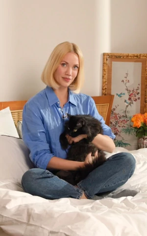 Египетские артефакты, детская диадема и мистер Кот. Прикроватный столик Елены Крыгиной