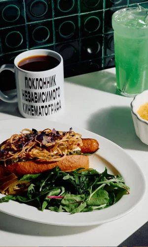 В кафе Музея «Гараж» запустили новое меню на тему фильмов «Амели» и «Здесь был Юра»