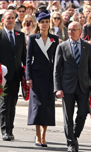 Кейт Миддлтон и принцесса Анна приняли участие в памятных церемониях по случаю Дня АНЗАК в Лондоне