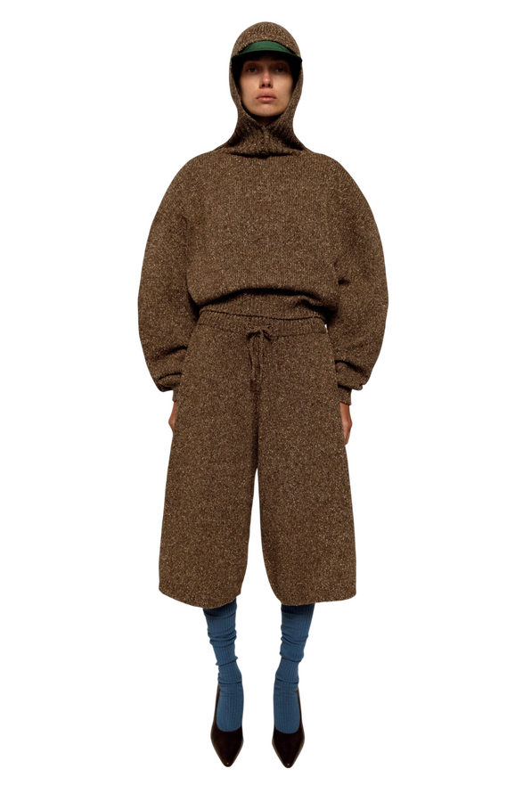 Джемпер и шорты Thngs, 120 000 и 78 000 ₽ 