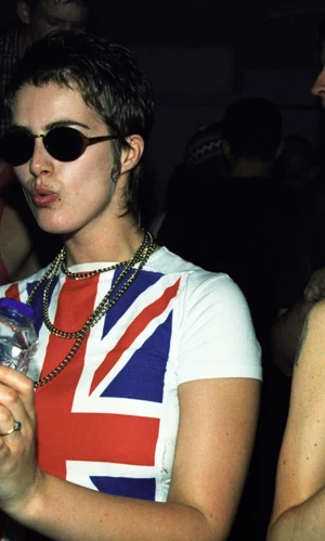 В британской галерее Тейт проведут выставку о 90-х в искусстве и моде