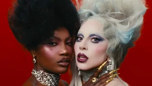 Платья Марии-Антуанетты, костюм сиамских близнецов и туфля с трезубцем. Стиль в клипе Runway Леди Гаги и Doechii