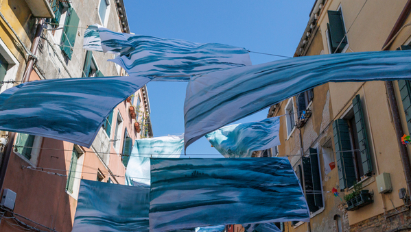 Жюри Венецианской биеннале 2026 года подало в отставку